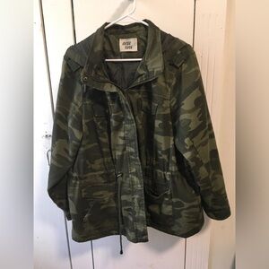 Outer Edge Women's Green Camouflage Utility Jacket